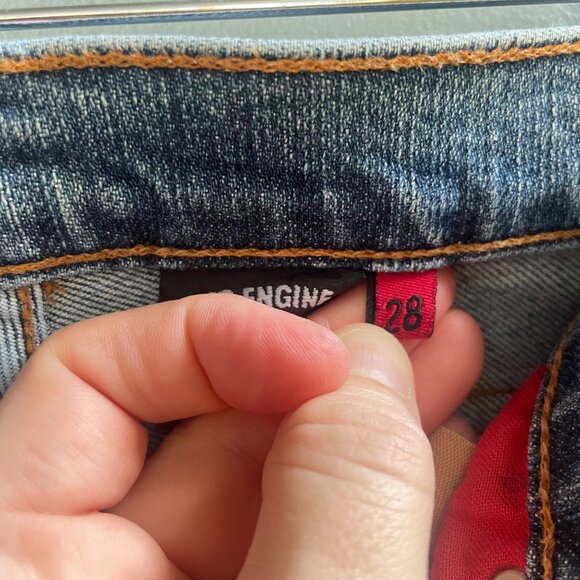 Red Engine Women's Vintage Denim Cropped Jeans Size 28 EUC - Picture 9 of 14